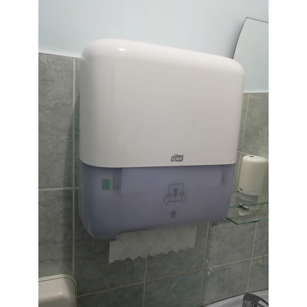 Диспенсер для рушників у рулонах Tork Matic